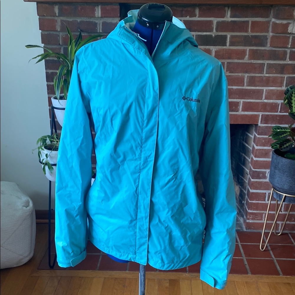 Ultra lightweight Columbia rain shell